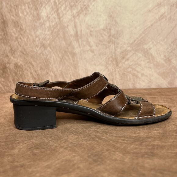 Naturalizer Low Heel Gladiator Sandals Brown Strappy Leather Floral Medallions - Picture 10 of 13